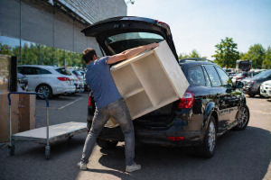 Möbeltransport aus dem Möbelhaus in Stuttgart
